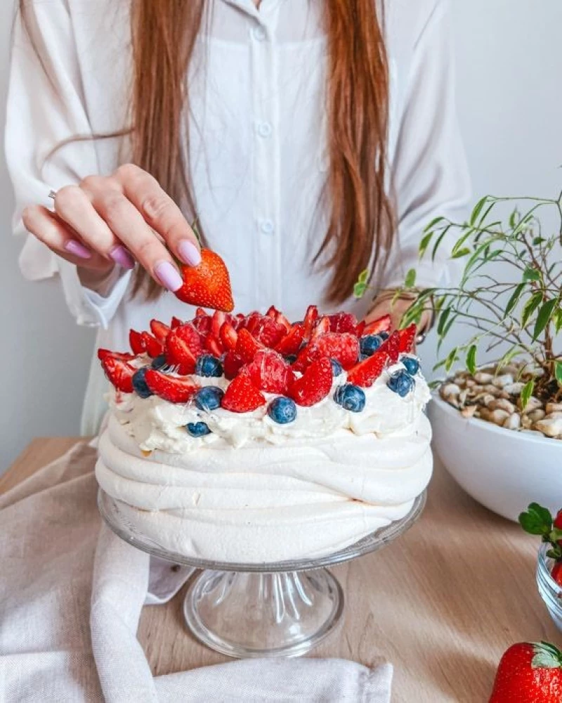 Tortas PAVLOVA (Tortas su uogomis)