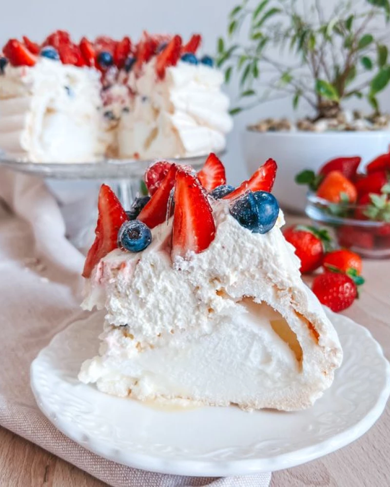 Tortas PAVLOVA (Tortas su uogomis)